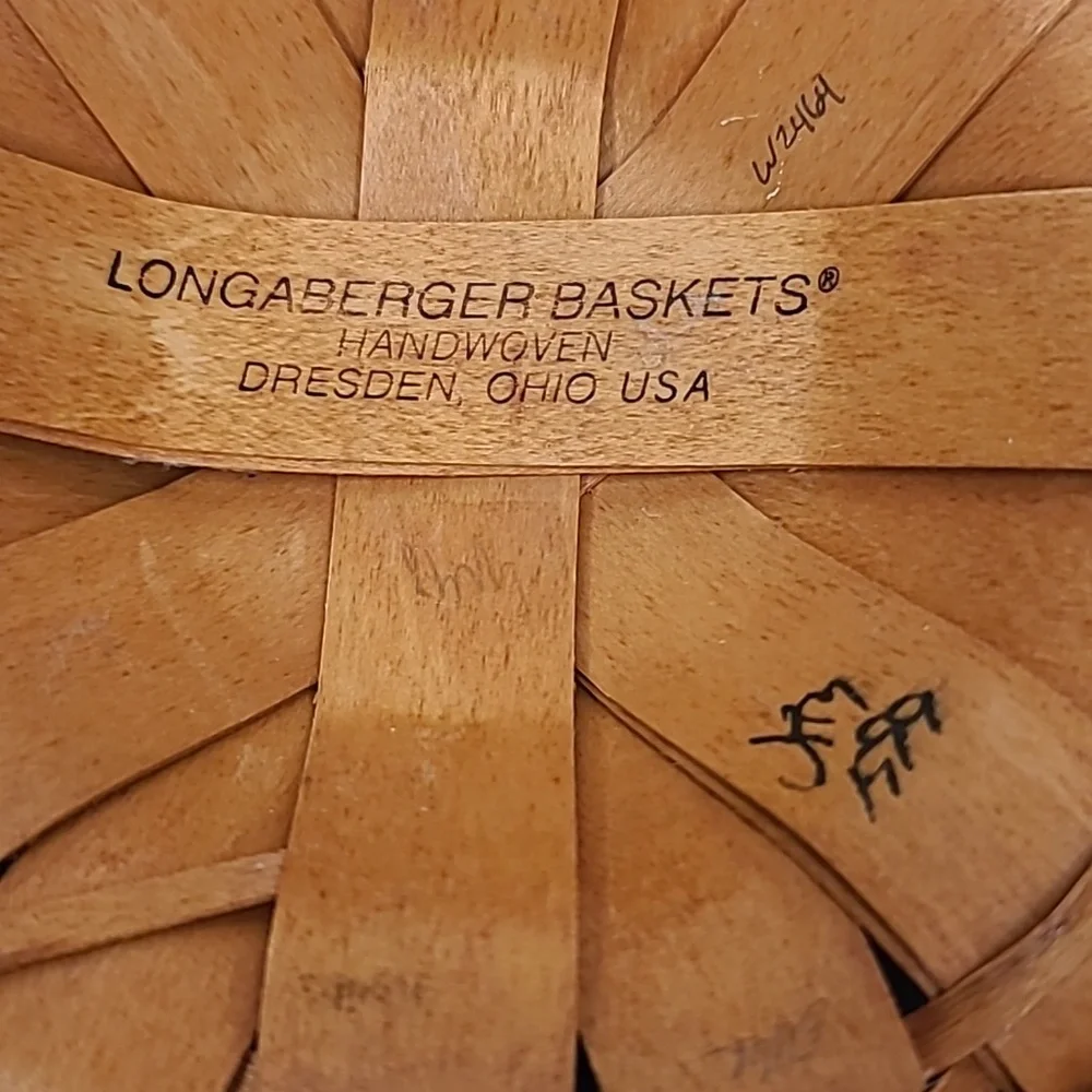 Longaberger Handmade Vintage '99 Medium Fruit Basket 13102 w/Wooden Lid & Insert